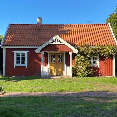 Bo I Egen Stuga Pa Haerlig Oelandsgard 科平维克 外观 照片