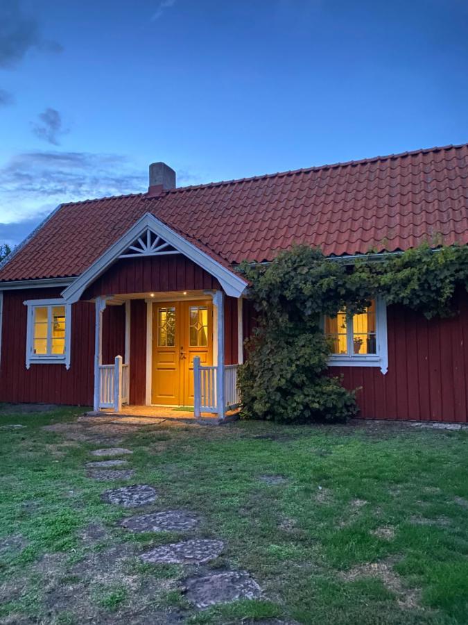 Bo I Egen Stuga Pa Haerlig Oelandsgard 科平维克 外观 照片