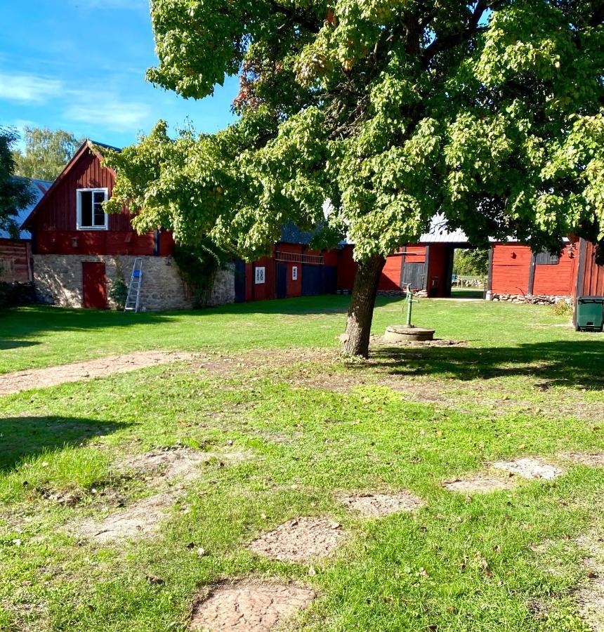 Bo I Egen Stuga Pa Haerlig Oelandsgard 科平维克 外观 照片