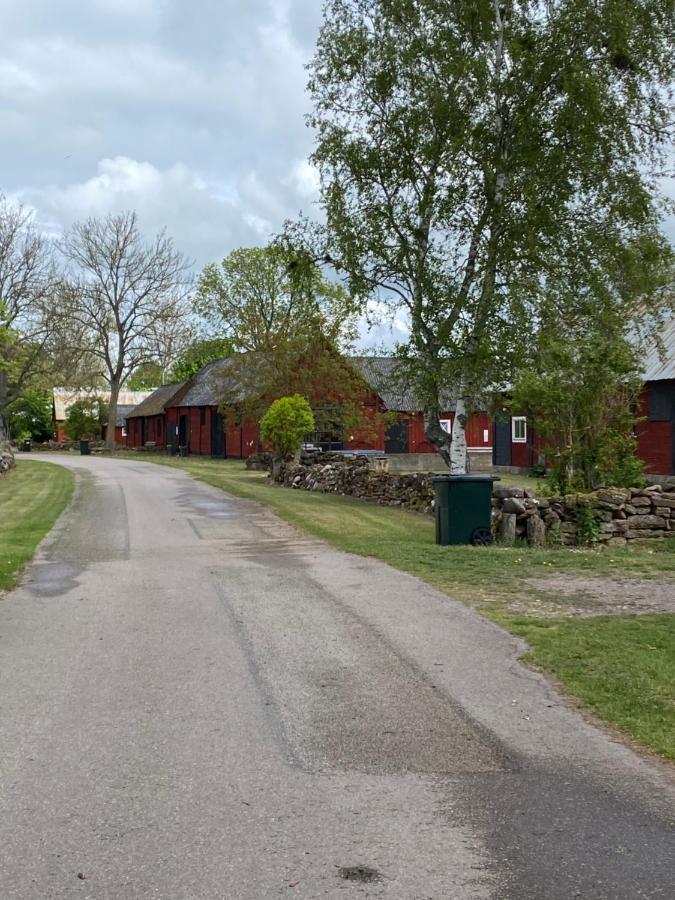 Bo I Egen Stuga Pa Haerlig Oelandsgard 科平维克 外观 照片