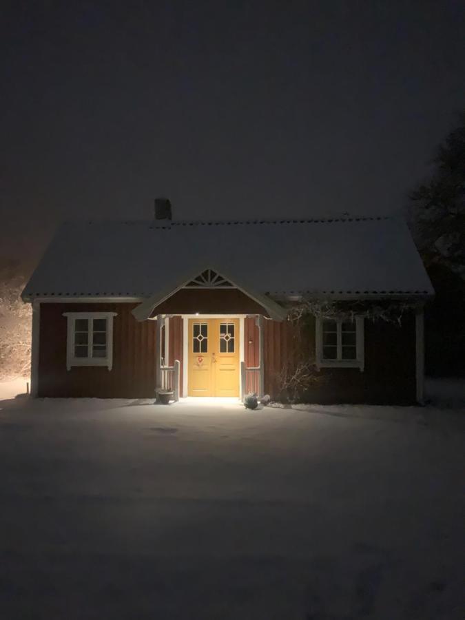 Bo I Egen Stuga Pa Haerlig Oelandsgard 科平维克 外观 照片